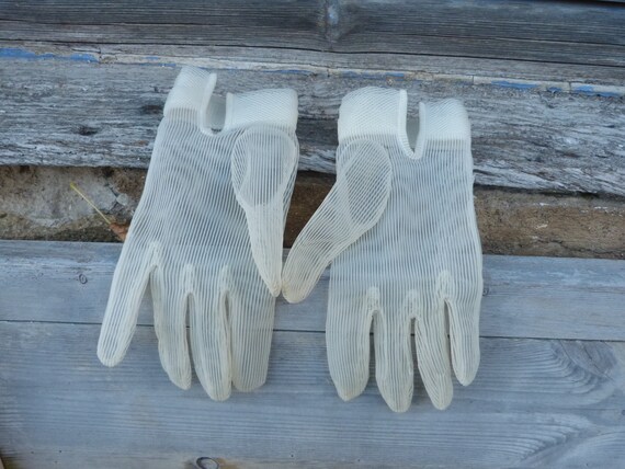 Vintage  1950s French semi sheer cream gloves - image 5