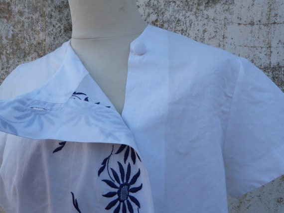 Vintage 1960 old French white cotton and navy blu… - image 8