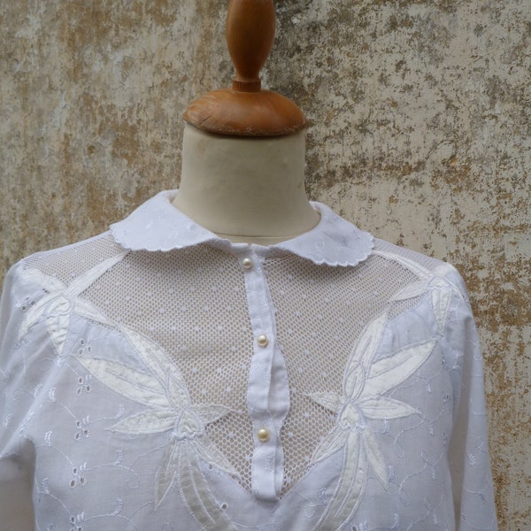 Blouse vintage 1970 broderie Anglaise empiecement tulle et satin brodé