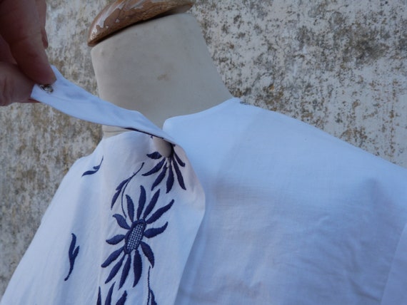 Vintage 1960 old French white cotton and navy blu… - image 7