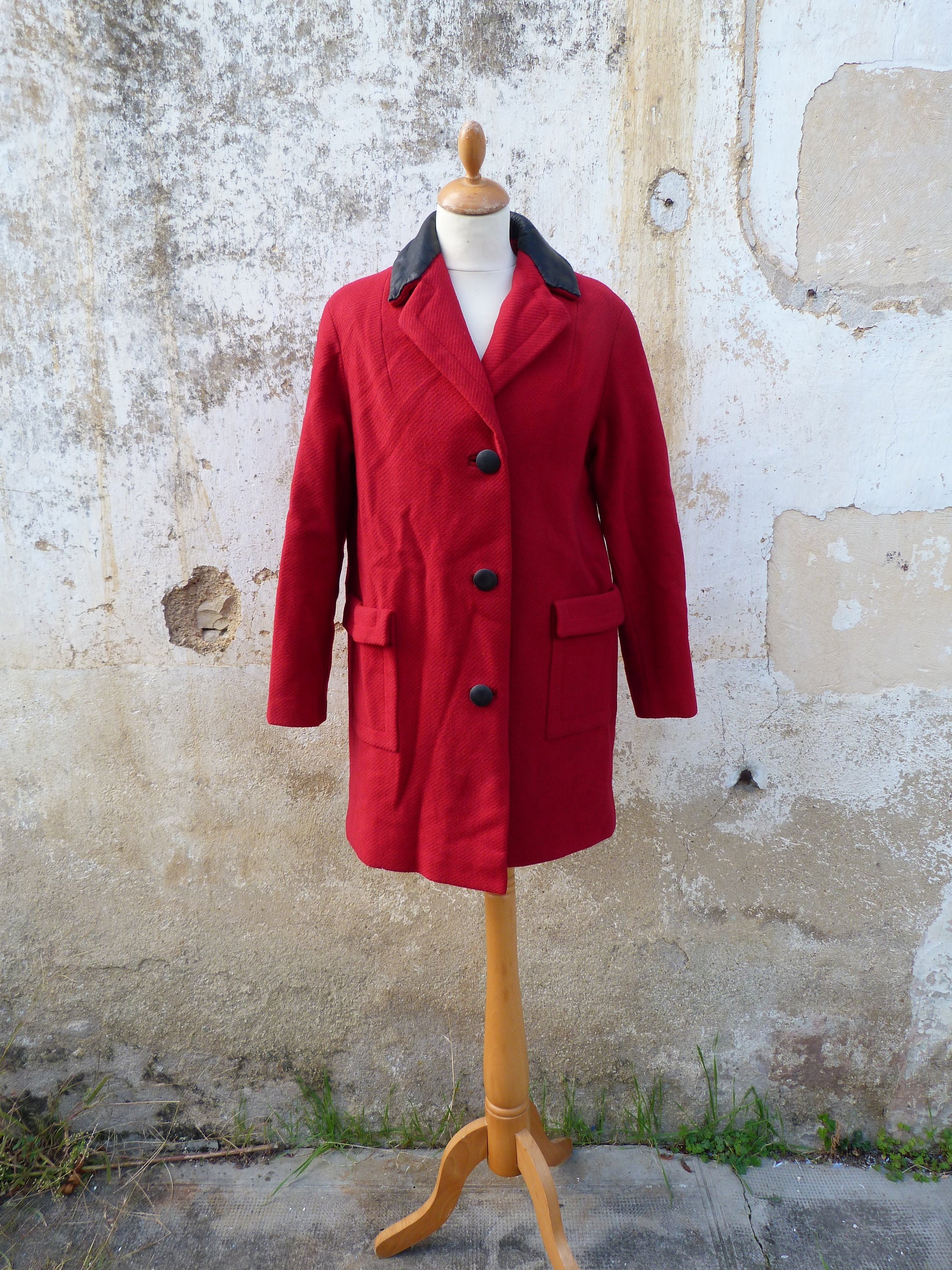 Vintage 1960/1970s Red Wool Coat With Black Leather Collar Size S