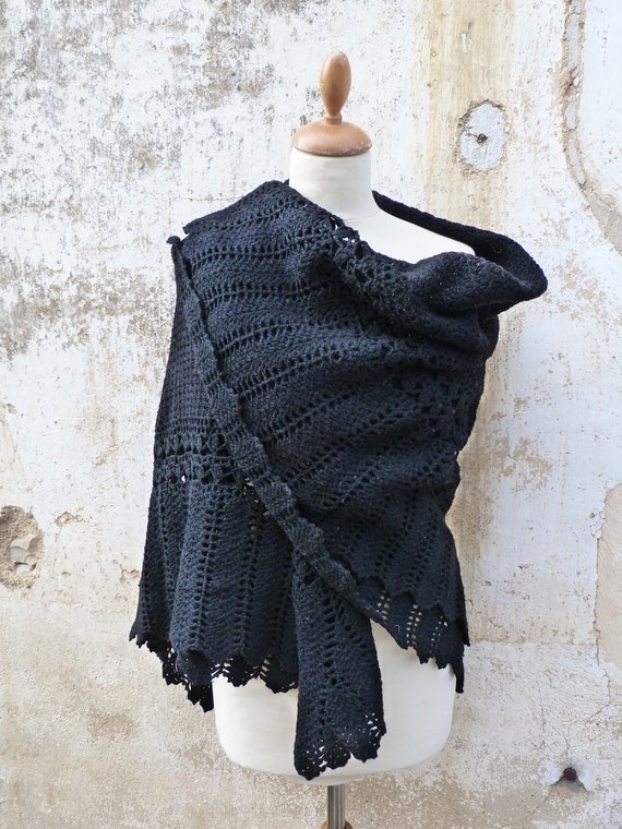Vintage Antique 1900/1930s black wool crochet sha… - image 5