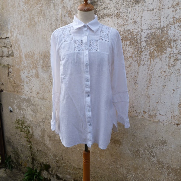 Blouse  romantique  en crépon blanc et dentelle   taille 42