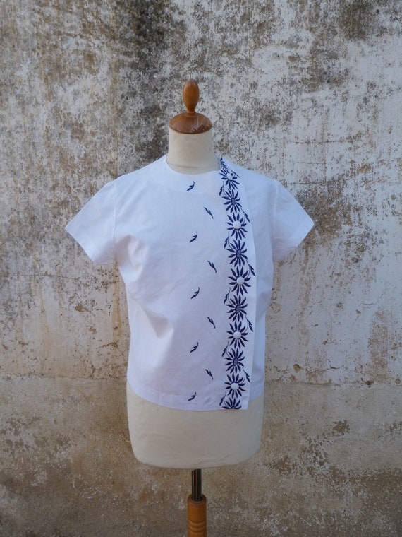 Vintage 1960 old French white cotton and navy blu… - image 1