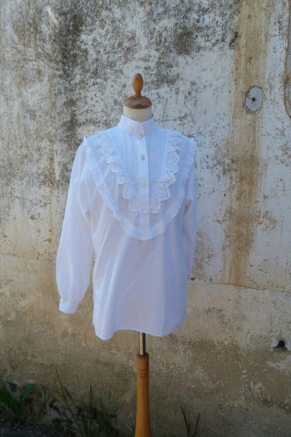 Vintage 1970/70s white cotton blouse and eyelet tr