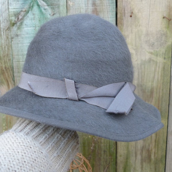 Chapeau vintage Année 1960/1970 en mohair gris