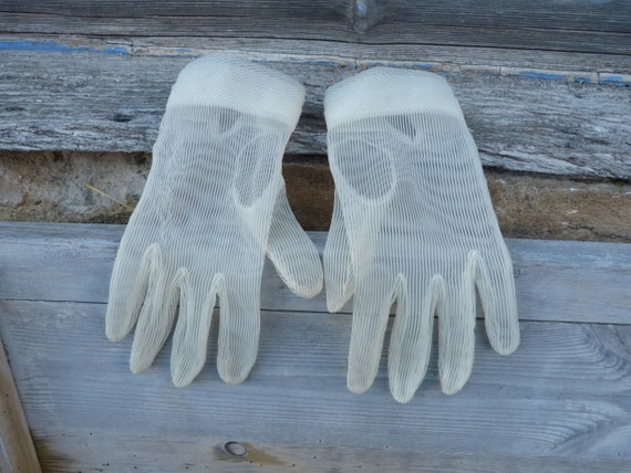 Vintage  1950s French semi sheer cream gloves - image 4