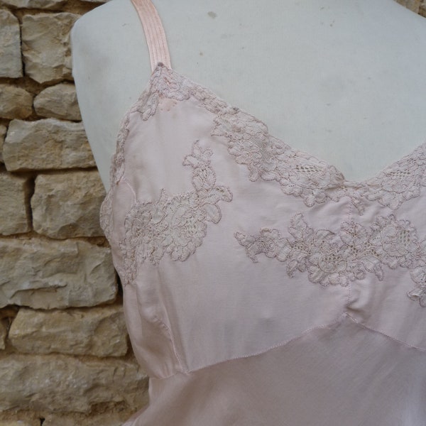 Lingerie années 20 / Combinaison en viscose robe saumon et dentelle creme