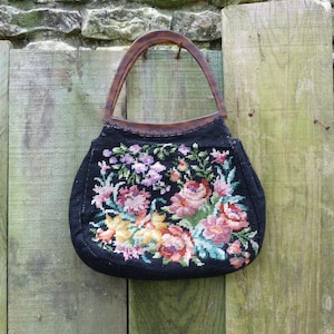 Sac vintage 1930/1950 en tapisserie, France, bouquet de fleurs