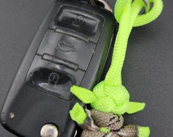 Handmade Paracord Keychain – Baby Yoda-Inspired Zipper Pull