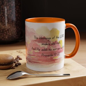 Taza de café con acento de amanecer – Versículo bíblico de Proverbios 10:22 (325 ml o 450 ml)