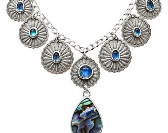 Halskette aus Abalone und Kyanit, handgraviert, Unikat