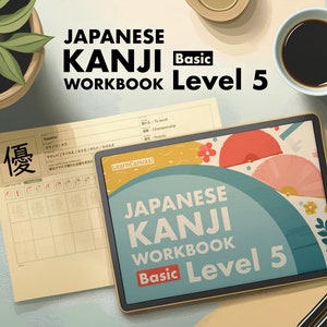 Può includere: Un tablet digitale che mostra la copertina di un quaderno di esercizi con il testo "JAPANESE KANJI WORKBOOK Basic Level 5" in uno schema di colori verde acqua, bianco e giallo. Il tablet è su una superficie marrone chiaro con una pagina di quaderno di esercizi bianco e giallo e una tazza di caffè.