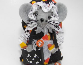 Trick or Treat Mouse..one of the cute felt mice from Warmth