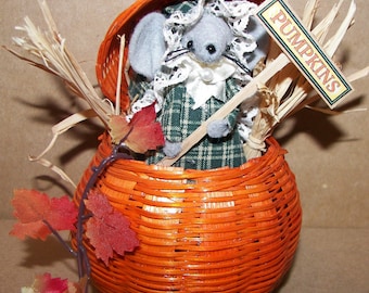 Halloween Felt Mouse in Pumpkin Basket Orange Harvest  Miniature Decoration