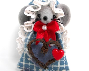 Valentine Primitive Mouse Gift, Gift for Mom, Gift for Friend, Sweet Decorative Mouse