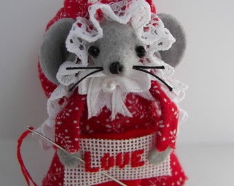 Cissy..A Needlepointing Valentine Mouse