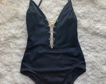 Stunning vintage 80s one piece swimsuit. S M