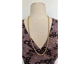 Classic vintage 70s gold toned rope chain necklace