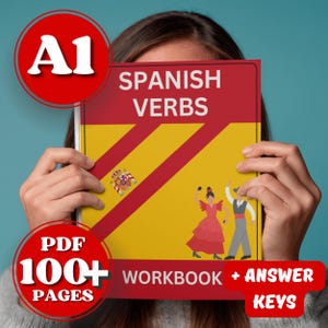 Op de afbeelding: Een werkboek voor Spaanse werkwoorden met een gele kaft, rode diagonale strepen, het Spaanse wapenschild en twee dansers. De tekst bevat A1, SPANISH VERBS, WORKBOOK en PDF 100+ PAGES + ANSWER KEYS.
