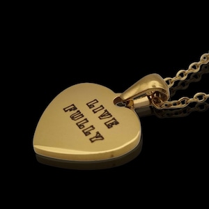 Collar de corazón personalizado, collar con nombre en forma de corazón pequeño en plata y oro PVD, colgante con símbolo de amor grabable, el mejor regalo para el día de San Valentín