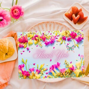 Druckbare Dankeskarte, bunt, rosa mit Blumen, Rose, Schmetterling, Erdbeere, Geschenk für Freund, Familie