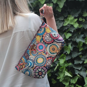 Bolsa de maquiagem com estampa de mandala, bolsa de viagem grande estilo boho, bolsa de cosméticos com zíper feita à mão, organizador colorido de itens de higiene pessoal, itens essenciais para o dia a dia, Dia das Mães