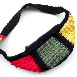 CROSSBODY Crocheted Rasta Crossbody with brass zipper Trendy Crocheted Small Purse image 3