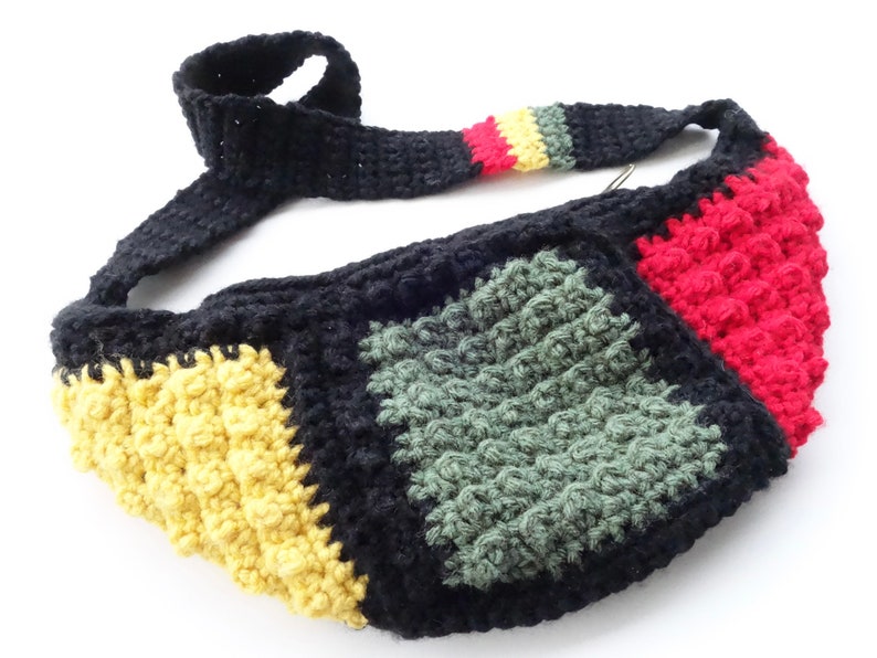 CROSSBODY Crocheted Rasta Crossbody with brass zipper Trendy Crocheted Small Purse image 6