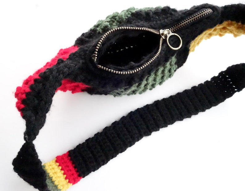 CROSSBODY Crocheted Rasta Crossbody with brass zipper Trendy Crocheted Small Purse image 5