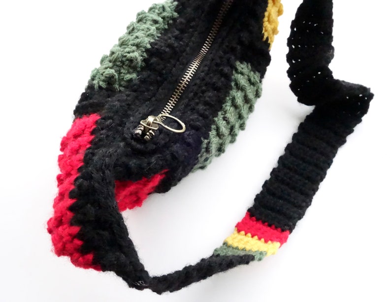 CROSSBODY Crocheted Rasta Crossbody with brass zipper Trendy Crocheted Small Purse image 2