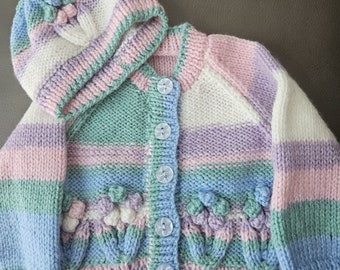 Cardigan e cappello per bambini lavorati a mano con disegno floreale - taglia 0-3 mesi - Rosa/Blu/Verde/Bianco