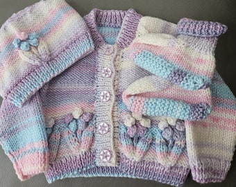 Cardigan, cappello e scarpine per bambini lavorati a mano con disegno floreale - taglia 0-3 mesi - Rosa/Viola/Blu