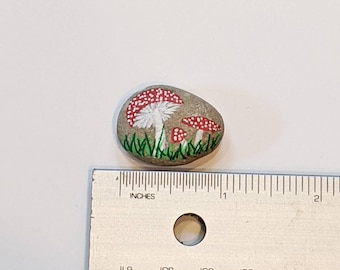 Arte rupestre de hongo amanita pintado a mano