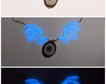 Glow in the Dark Blue Fledermaus Flügel Augapfel Halskette