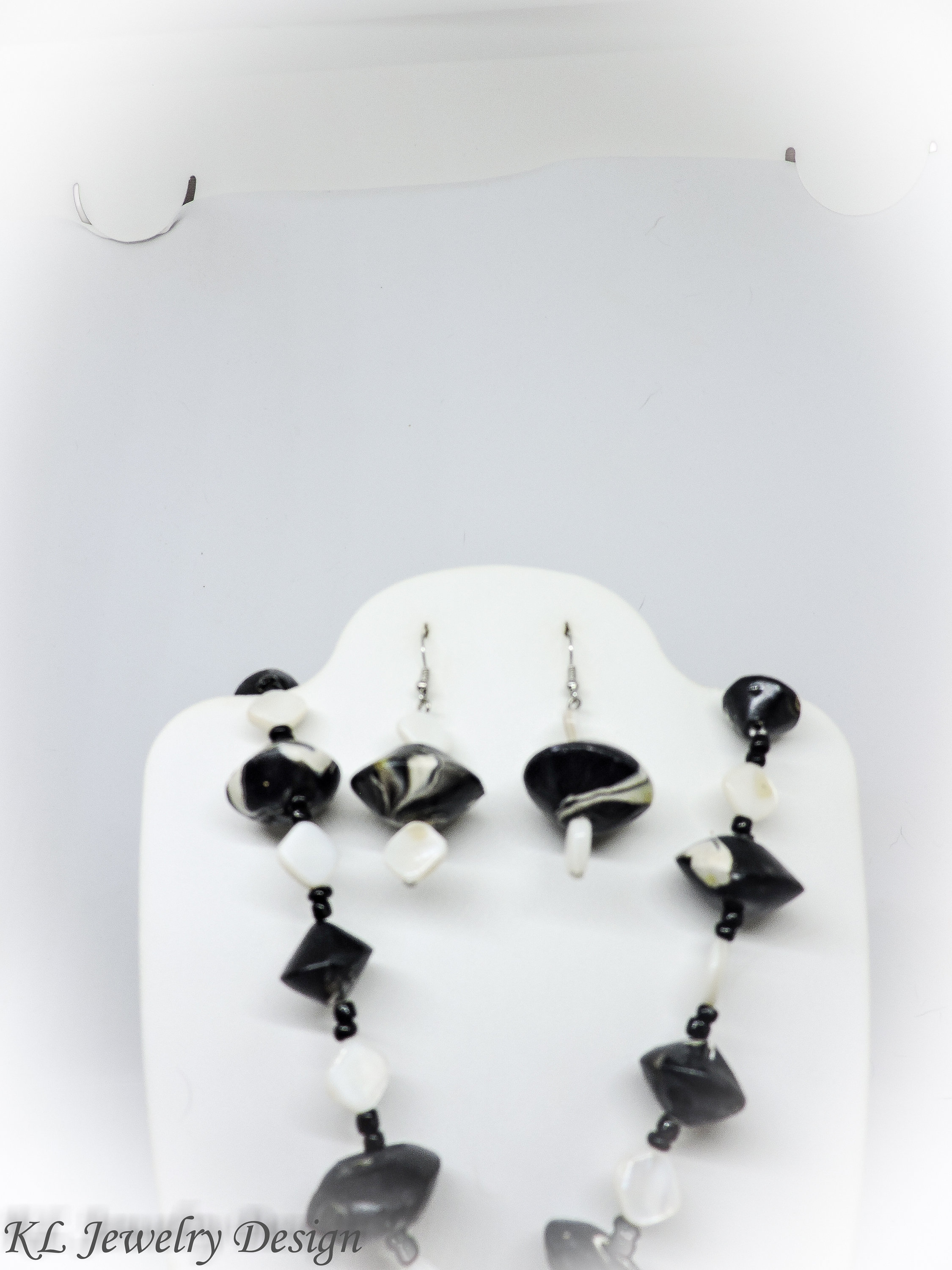 Black and White Series, The Discs Necklace in Polymer Clay #jewelry 