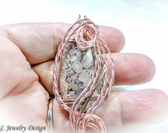 Laguna Lace Agate in Wire Sculpted Rose Gold Pendant