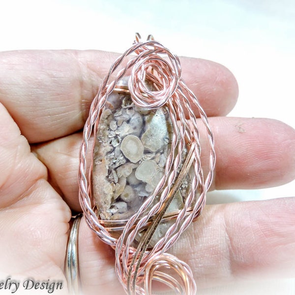 Laguna Lace Agate in Wire Sculpted Rose Gold Pendant
