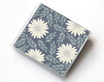 Titulaire de la carte fait main vinyle Moo carré - Daisy bleu / cas, vinyle, snap, portefeuille, papier, cas de mini carte, cas de moo, carré, floral, bleu