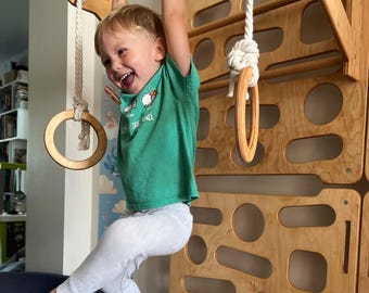 Hölzerne große Kletterwand für Kinder - Montessori Kletterer mit Ringen & Leiste, Geburtstagsgeschenk für Kleinkinder