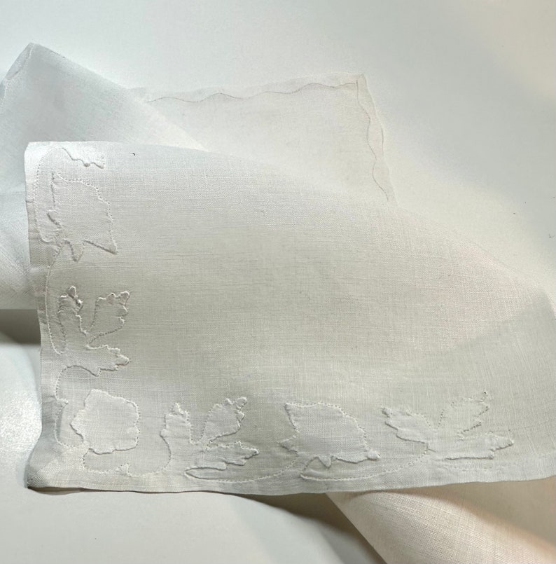 Pair of Antique Linen Appliqué Handkerchief, Paris image 8