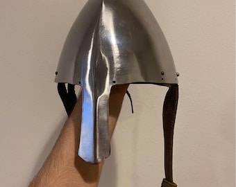 Casco normando nasal de acero calibre 12 listo para la batalla