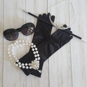 Breakfast at Tiffany&#39;s Holly Golightly Audrey Hepburn Costume Accessories Set Pearl Necklace Rhinestone Tiara Black Glasses Gloves for Women