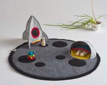 SPACE Felt Play Set | Cosmos Playset | Bold Imaginary Felt Play Scene | Outer Space Play | Moon Scene | Spaceship | Rocket Toy | Astronaut