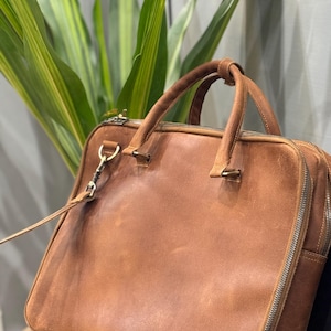 Bolso para portátil de cuero marrón vintage personalizado hecho a mano, bolso tipo mensajero de grano superior Crazy Horse, portafolios minimalista rústico para llevar a mano