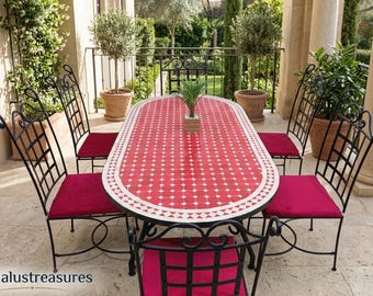 Mesa oval autêntica Zellige Njima com padrão tradicional de mosaico marroquino, feita à mão por artesãos.