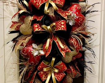 Valentine swag, Red and gold swag, Heart swag, Elegant swag, Luxury Valentine, black and red swag, red and gold wreath, Valentine front door