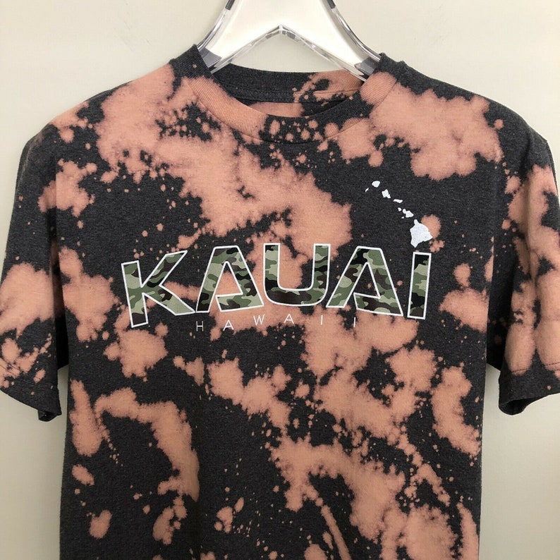 Medium Kauai Hawaii Unisex Upcycled Bleached Distressed /& Cut Camo Graphic T-Shirt