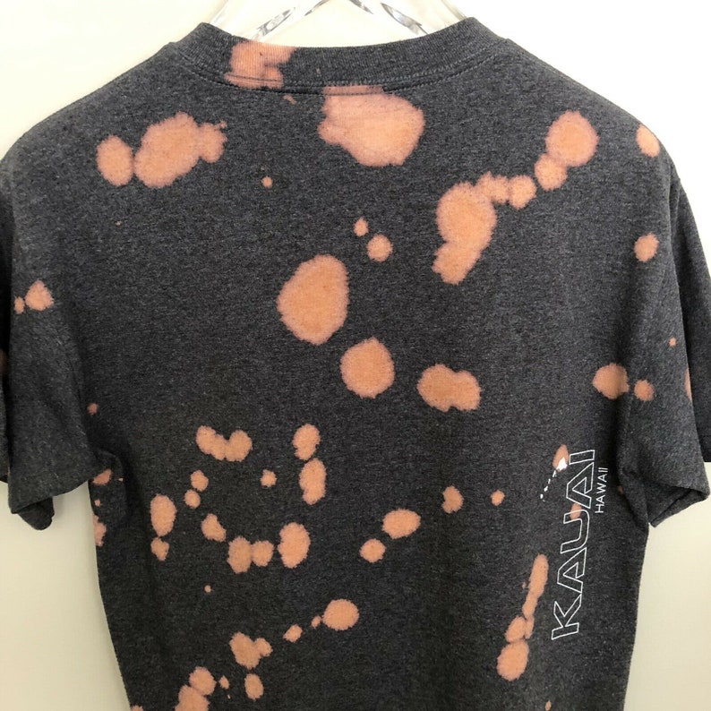 Medium Kauai Hawaii Unisex Upcycled Bleached Distressed /& Cut Camo Graphic T-Shirt