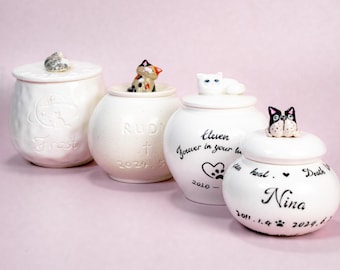 Custom Pet Urn Personalized Dog Urn for Ashes Memorial Cat Urn Handmade Ceramic Sympathy for Pet Loss Forget me not pet Urn Pet Lover Gift